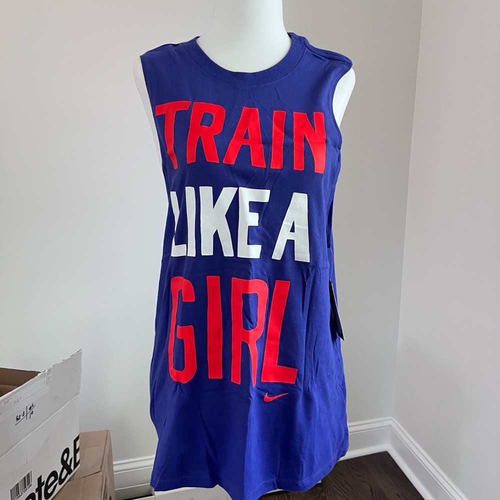 NWT. Nike Dry Women’s Purple and Red Sleeveless Muscle Top.   Size medium